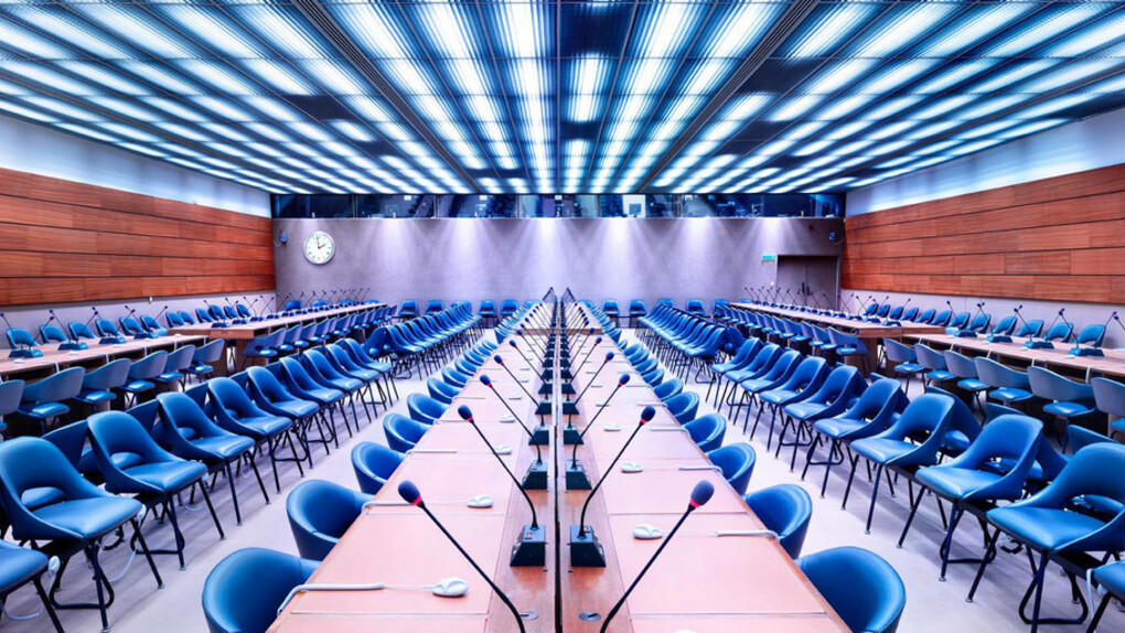 Seats of Power. Courtesy of Vitra Design Museum