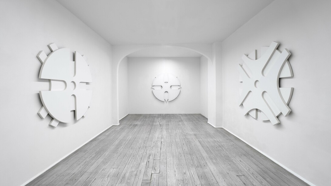 Philippe Decrauzat, Teatro anatomico, vista della mostra. Per gentile concessione della Galleria Poggiali 