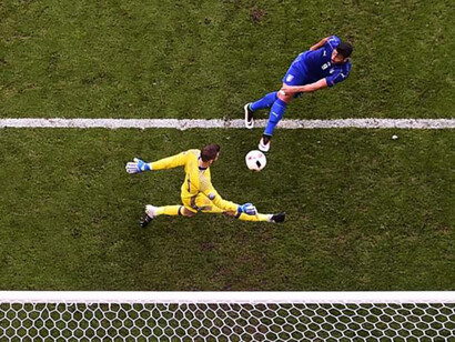 Pellé bate a De Gea en el Italia - España