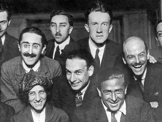Incontro del gruppo Dada a Parigi nel 1921: Louis Aragon, Theodore Fraenkel, Paul Éluard, Clément Pansaers, Paul Dermée, Philippe Soupault, Georges Ribemont-Dessaignes, Tristan Tzara, Céline Arnauld, Francis Picabia, André Breton