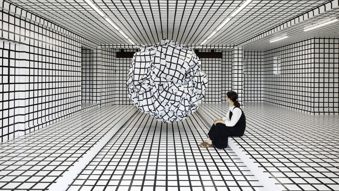 Esther Stocker, Perspectives of Longing, 2021, installazione, Echigo-Tsumari Art Triennale, Giappone-Courtesy the artist and the gallery