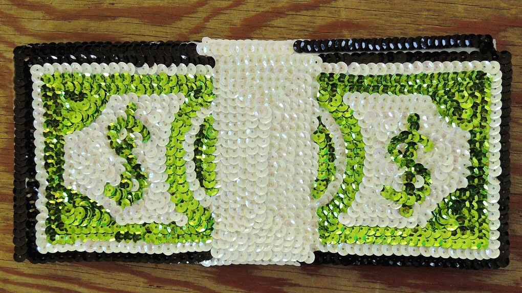 Daniel González, One Hour Dream Life Work, 2015, paillettes cucite a mano su tela, 11 x 24 x 2 cm, Courtesy
dell'Artista
