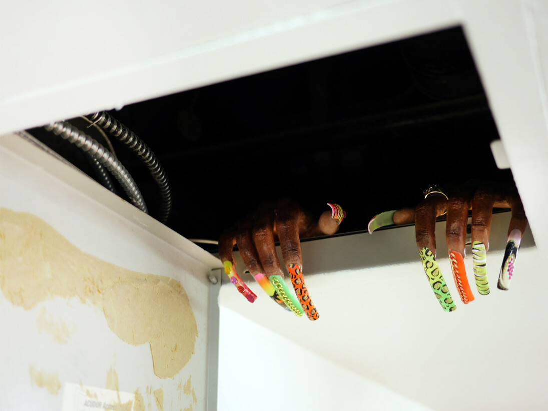 Eric Mistretta, Song Ends Light Come On, 2015, acrylic nails, acrylic paint, metal chain, nail polish, resin and rings, dimensions variable. Courtesy Scaramouche, New York