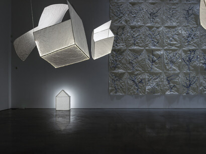 Joan Jonas, Empty rooms, exhibition view. Courtesy of Gladstone Gallery