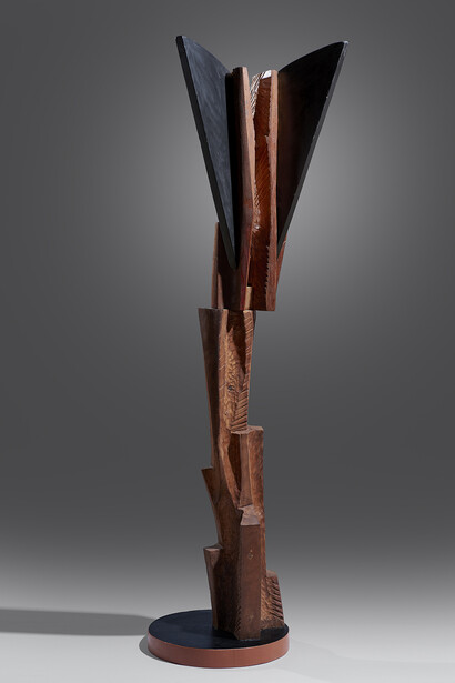 Guido Pinzani, Immagine verticale in forma di Ronin, 1979, legno policromo, cm. 200x52x25