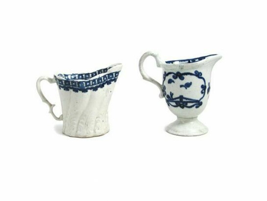 Thrie Estaits, English Porcelain Blue and White Jugs, 1790, The porcelain produced by Seth Pennington was a bone ash, or phosphatic porcelain. The glaze has a typical blue tinge. Pennington, Liverpool