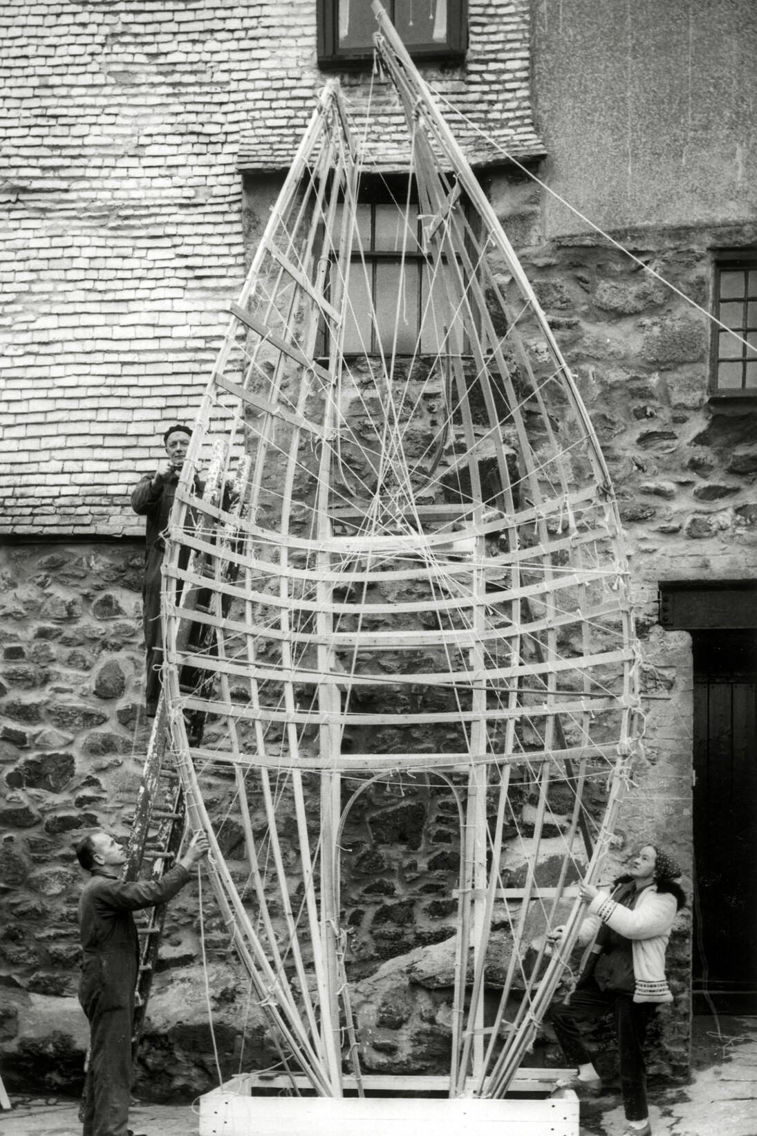 Barbara Hepworth Winged Figure, work in progress, 1962, Courtesy Bowness, Hepworth Estate