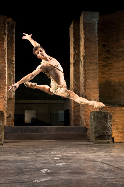 Roberto Bolle danza a Pompei
