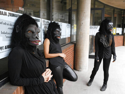 O foco das integrantes do grupo Guerrilha Girls foi protestar contra a falta de artistas femininas no final do século XX
