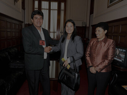 Keiko Fujimori Higuchi received a visit from the elected mayor of Canoas de Punta Sal, Marcos Herrera Tume, who arrived at the Legislative Palace to make this meeting possible. Congresswoman Martha Moyano also participated in the meeting, Peru