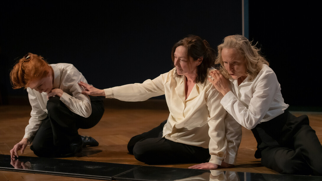 Erinnerung eines Mädchens (A girl's story). Courtesy of Residenztheater
