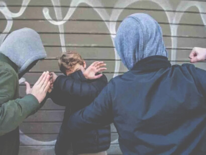 La tastiera, lo schermo, lo smartphone stanno de-umanizzando le relazioni e anche le nostre reazioni