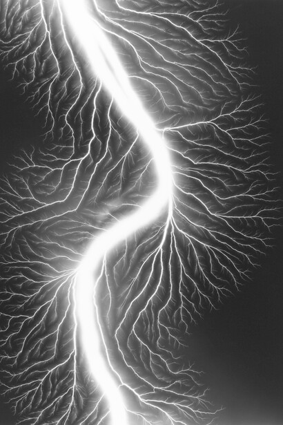 Hiroshi Sugimoto, Lightning Fields 225, 2009, stampa ai sali d’argento, 58,4 x 47 cm, Courtesy l’artista
