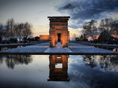 Madrid. El templo de Debod reflejado en el agua