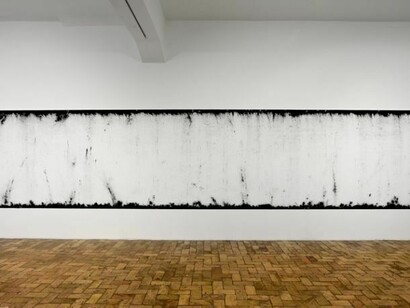 Harold Ancart, Installation views, Untitled, 2013, Pigment (charcoal powder) on wall, format variable © VW (VeneKlasen/Werner), Berlin