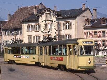Una "genoise" al capolinea di Boudry, Neuchatel, 1980. Foto Andrè Knoem