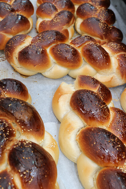 Israel sweet challah bread cooked for Shabbat in the Mahane Yehuda shuk market, Jerusalem. Photo by Carrie Hart