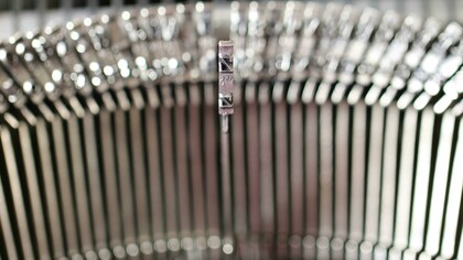 Face a tal desejo, não surpreende a resposta empreendedora dos homens. Mas, se é possível evocar abundante exemplificação de empreendedorismo positivo como o faz Umberto Eco, permito-me aqui, por contraste e divertimento, exemplificar também o fraudulento… com e através da linguagem