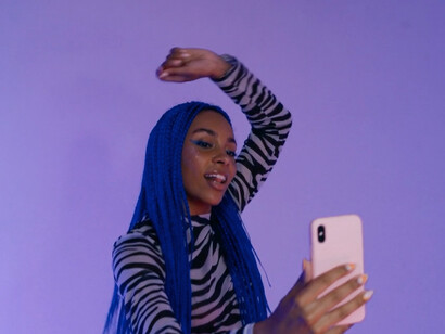 With each step of her viral dance, she highlights the power of influencers in shaping trends, reminding us that style is as much about creativity as it is about consumption