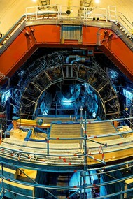 Interior del Gran Colisionador de Hadrones (LHC) en Ginebra, Suiza