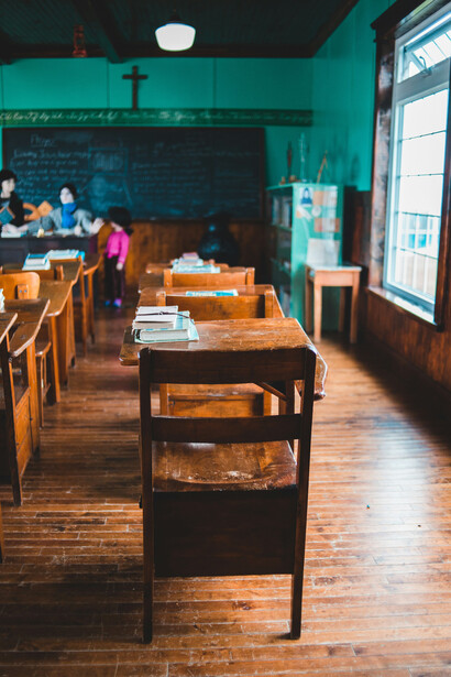 Diversos países han impulsado restricciones al uso de celulares en las escuelas para promover una mayor atención en clase y fortalecer la interacción entre los alumnos