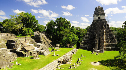 Tikal es uno de los mayores yacimientos arqueológicos y centros urbanos de la civilización maya precolombina, ubicado en Guatemala