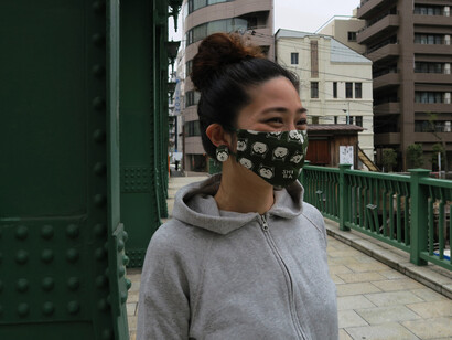 Walk with Shiba Eco Mask, Eliza Wong/MOMOZAZA © Mamoru Kotani