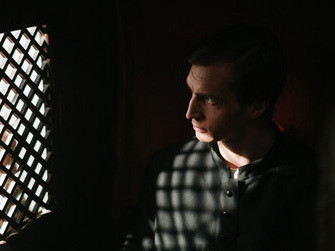 Sacerdote en el confesionario