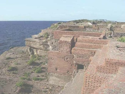 Ottaviano Augusto la costrinse su una nave che approdò su una piccola isola sperduta nel mar Tirreno: Ventotene