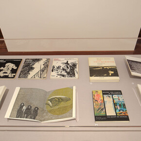 Loose Leaves in Books. Courtesy of Museum der Moderne