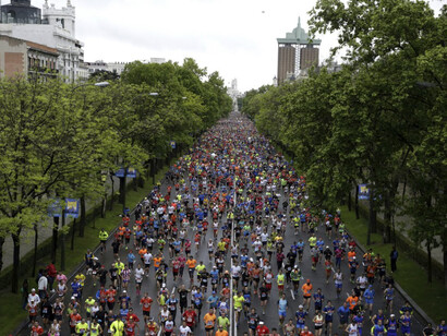 Maratón de Madrid. Los corredores recorren las grandes avenidas de la capital