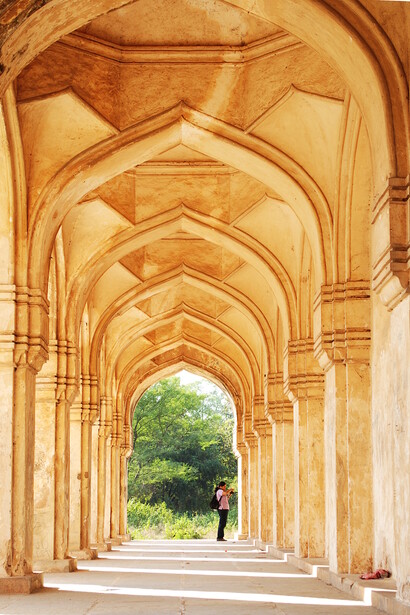 Beautiful hallways of Qutub Shahi tombs © Alosh Bennett