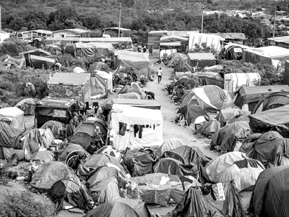 Camp de migrants. Le transport par le biais de trafiquants appauvrit davantage des personnes déjà très pauvres, car à chaque départ d'Afrique les passeurs sont payés des milliers d'euros © AFP