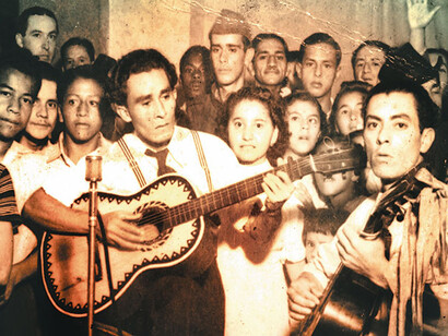 José Barros tocando su guitarra