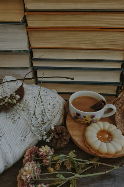 A cup of coffee and a sweat treat typical of fika 