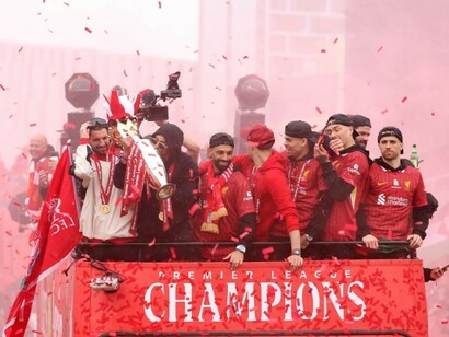 During the LFC Parade 2025, players and staff were seen waving from the top of the open-top bus as red smoke filled the air