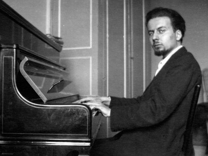 Giacinto Scelsi al pianoforte