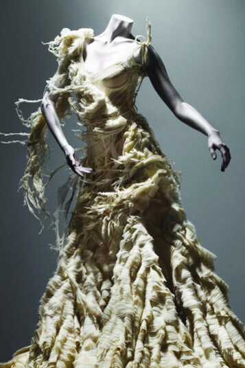 Alexander MacQueen. Savage Beauty