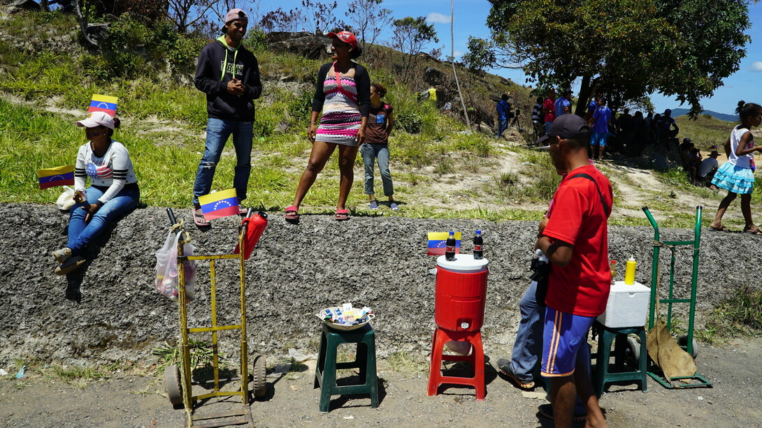 Venezolanos en la frontera con Brasil