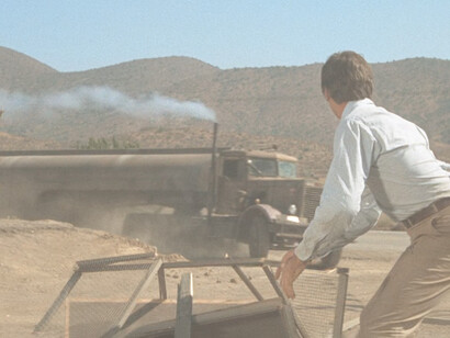 Duel, pellicola di Steven Spielberg, (1971). Una sorta di labirintica arena di battaglia, in pieno deserto del Mojave, dalla quale non è possibile sottrarsi prima di aver compiuto il proprio destino
