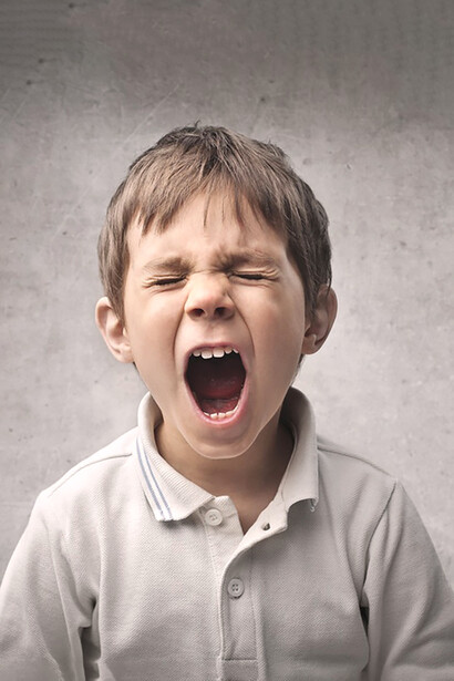 Un ragazzino che fatica a tollerare le frustrazioni 