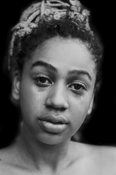 Emoções: mulher triste