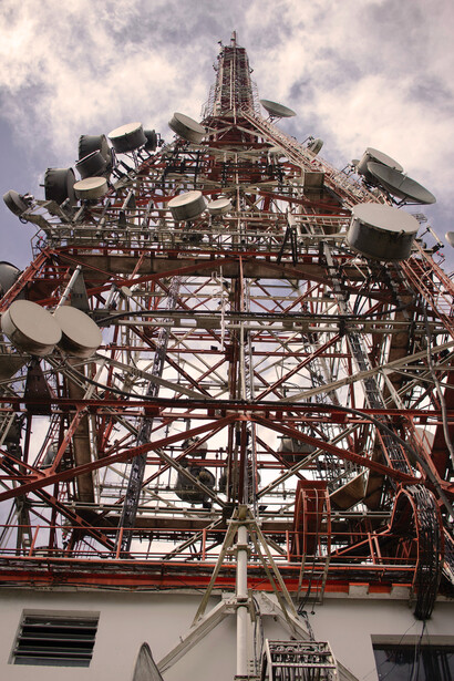 Antenne. Le rapport CTIA incite à la croissance économique et passe totalement à côté des défis technologiques de notre décennie actuelle : repenser la technologie pour qu'elle soit écologiquement, économiquement et socialement dans les limites de nos moyens