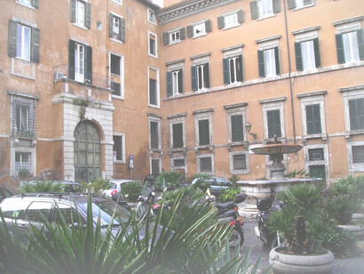 Piazza delle Cinque Scòle today