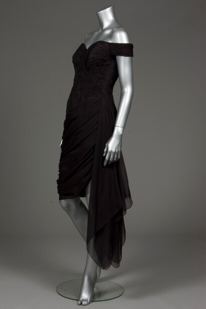 El «vestido de la venganza» terminaría convirtiéndose en un icono de moda por lo atrevido del atuendo así como por su trasfondo