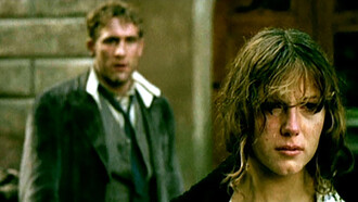 Gérard Depardieu. Le virtuose artiste et l'ogre sont à part, l'affolement de ses femmes et partenaires, tant sur les planches qu'au cinéma, ne compatit nullement avec l'image et les reportages insinuant une dérive et des actes odieux de la part de ce monstre du cinéma français © Novecento1 by Bernardo Bertolucci - Screenshot, Public Domain