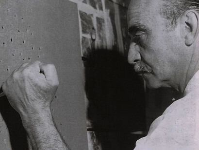 Lucio Fontana, 1949. En Fontana, cada gesto busca su raíz. Desde joven, aprendió a mirar la materia no como obstáculo, sino como piel del pensamiento