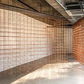Jinnie Seo
Perchance, Copper Glance
Interval
Detour, Contour
2020
copper square pipe, stainless steel wire
courtesy of the Artist and Gallery Baton, photo by Jang Mi