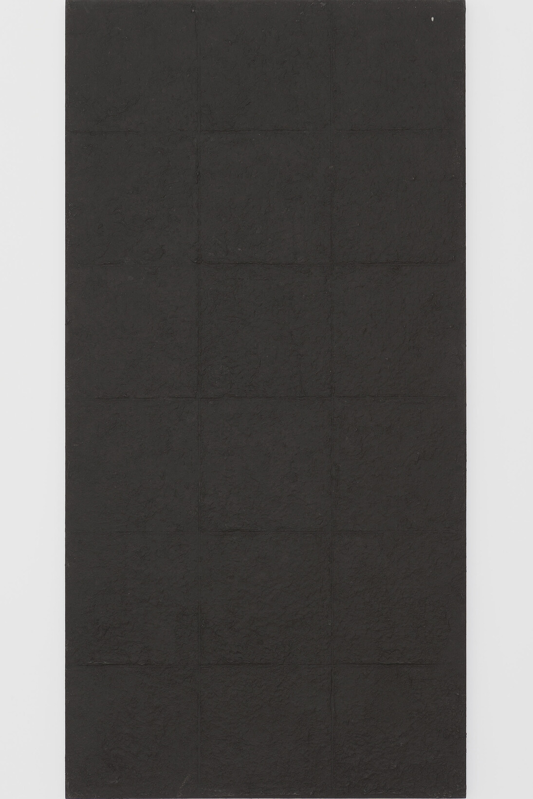 Chung Chang-Sup, “Meditation 93612-A” 1993. Fibre de mûrier sur toile, Tak fiber on canvas, 244 x 122 cm, 96 1/16 x 48 1/32 inches, Photo: Claire Dorn, Courtesy Galerie Perrotin