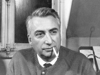 Roland Barthes é um professor e escritor francês influenciado pela escola estruturalista do linguista alemão Ferdinand de Saussure